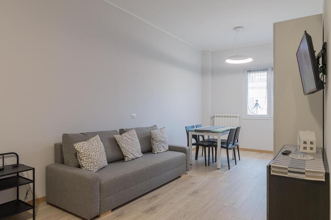 Apartament Sgrinfia *